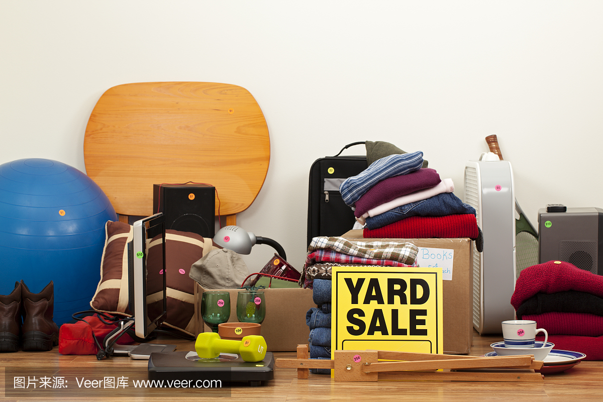 庭院出售標(biāo)志:運動器材,衣服和家居用品